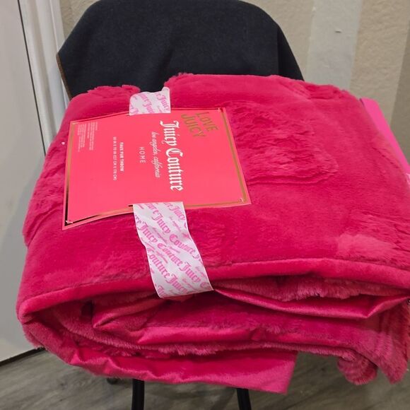 Juicy Couture Home Crown Embossed Faux Fur Plush Throw Blanket - Picture 6 of 7